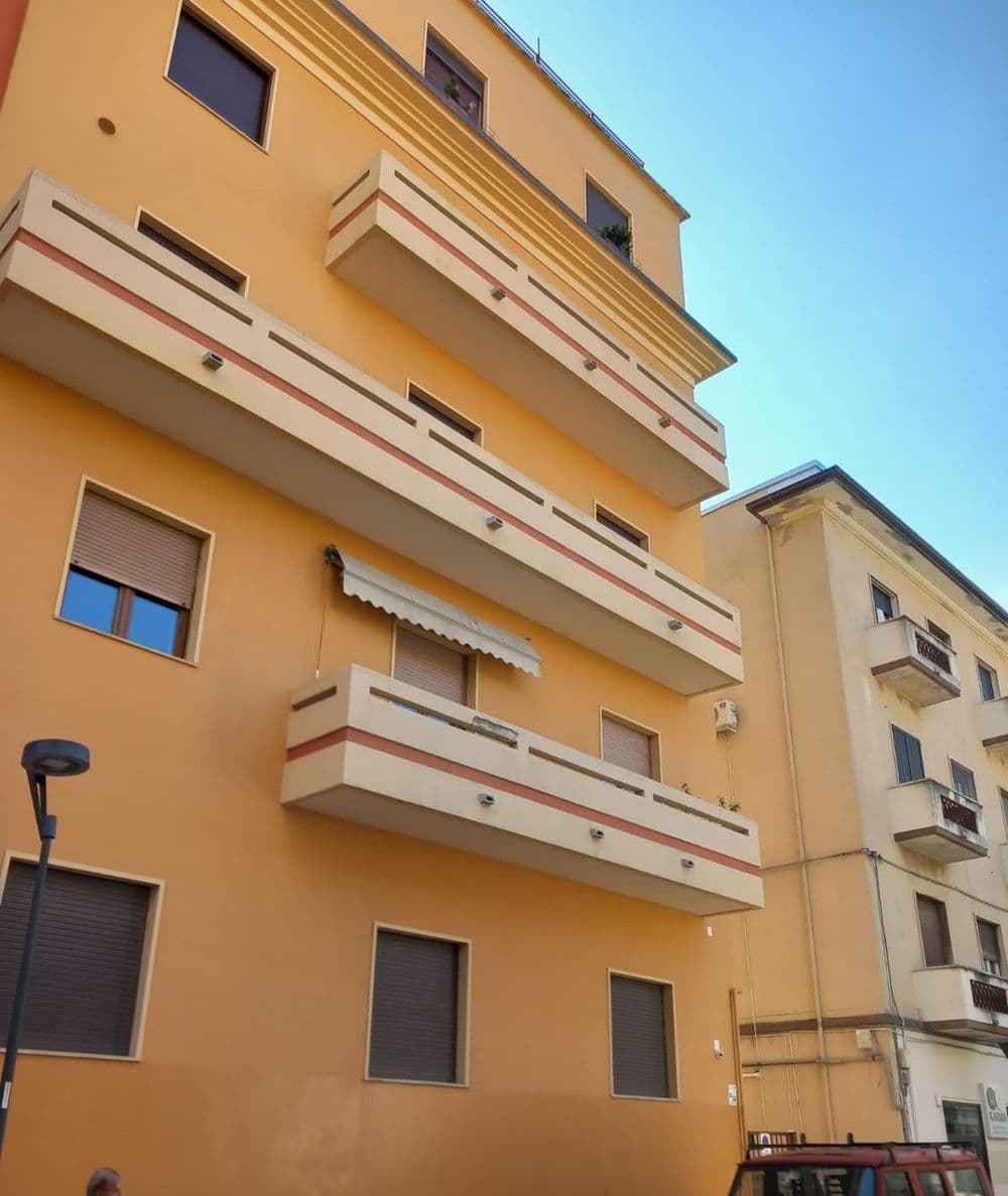 La facciata del palazzo, con i balconi